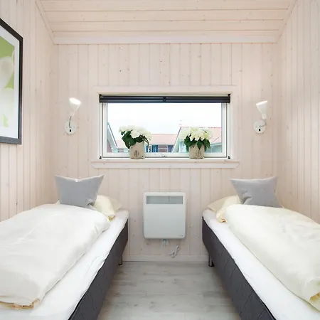 Beaside Wellness-chalet Fuer 10 Personen Großenbrode