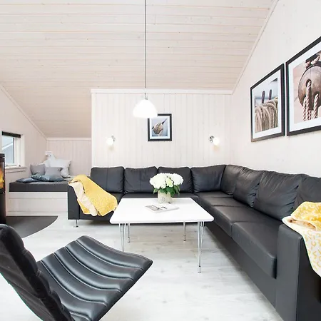 Beaside Wellness-chalet Fuer 10 Personen Großenbrode