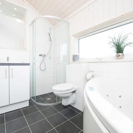Beaside Wellness-chalet Fuer 10 Personen Großenbrode