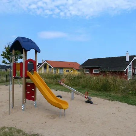 Beaside Wellness-chalet Fuer 10 Personen Großenbrode